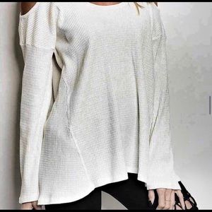 Thermal cold shoulder top